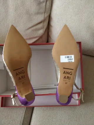 Zapatos de fiesta dorados , morados y rosa