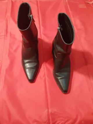 Botas negras con cremallera