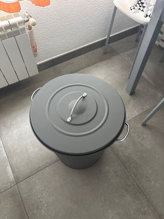 Cubo basura metal gris Ikea