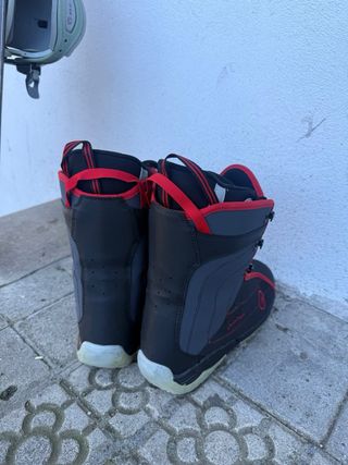 Tavola da snowboard Generics Special con scarponi e attacchi