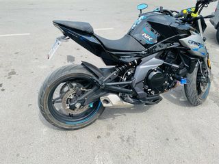 CFMOTO 650 NK Negra/Plata