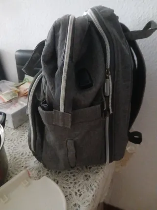 Pañalera/Mochila para bebé gris