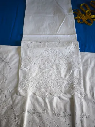 Antiguo juego sábanas encaje bolillo algodón.
