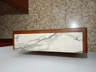 Aparador clásico de madera tallada