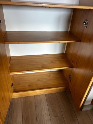 Aparador de pino con cajones y puertas