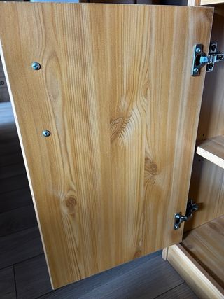 Aparador de pino con cajones y puertas