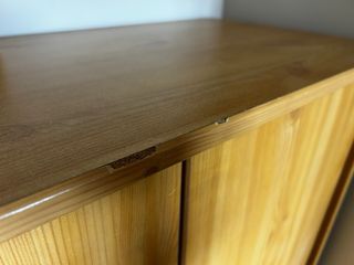 Aparador de pino con cajones y puertas