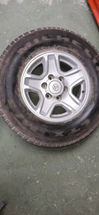 Llantas Toyota