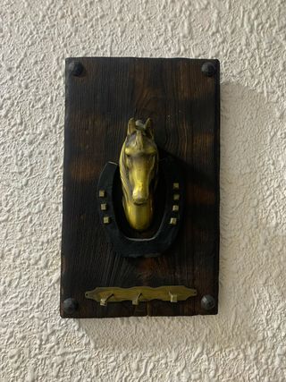 Colgador llaves madera y bronce con herradura