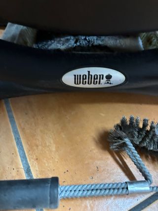 Barbacoa de gas Weber negra