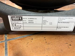 Barbacoa de gas Weber negra