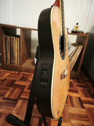 Guitarra Electroacústica Stagg + Estuche Ovation.