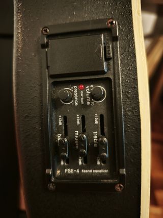 Guitarra Electroacústica Stagg + Estuche Ovation.