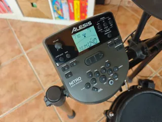 Batería Electrónica Alesis Nitro Mesh Kit