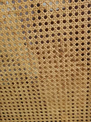 Mecedora antigua de madera y ratán