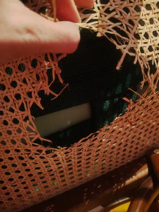 Mecedora antigua de madera y ratán