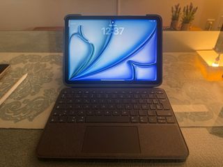 iPad Air 11 M2 Plata con Teclado