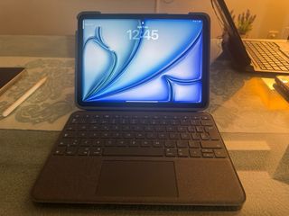 iPad Air 11 M2 Plata con Teclado