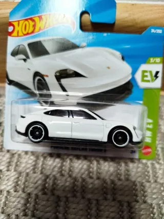 Hot Wheels Porsche Taycan Turbo S EV