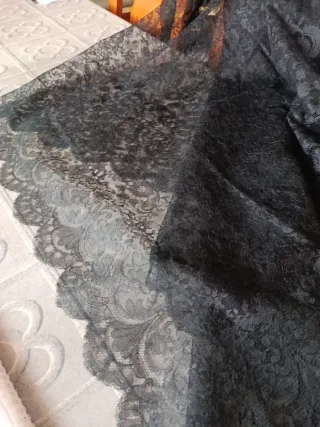 Mantilla de encaje negro
