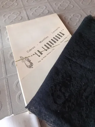 Mantilla de encaje negro