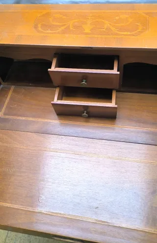 Secreter de madera con cajones