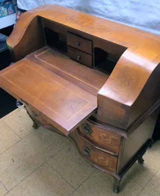 Secreter de madera con cajones