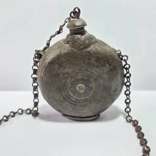 Borraccia fiaschetta da pellegrino in metallo