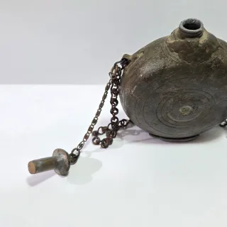 Borraccia fiaschetta da pellegrino in metallo