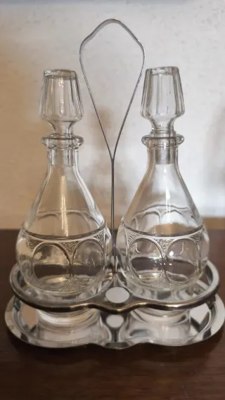 Juego de botellas de cristal con soporte