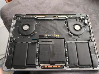 MacBook pro A2251