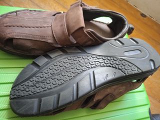 Sandalias italianas de piel marrón, nuevas Nº44