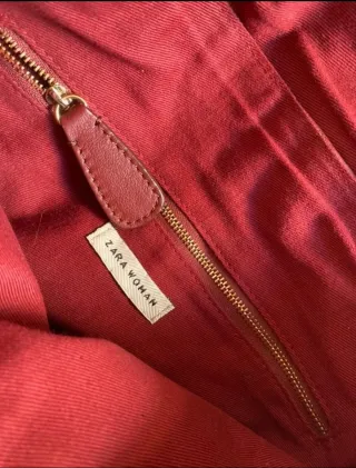 Bolso piel burdeos con cadena dorada