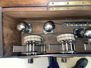 RADIO VALVULAS AMERICANA COFRE AÑOS 20 FUNCIONANDO