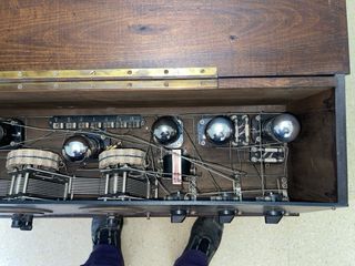 RADIO VALVULAS AMERICANA COFRE AÑOS 20 FUNCIONANDO