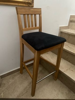 Taburete de bar madera y tela negra
