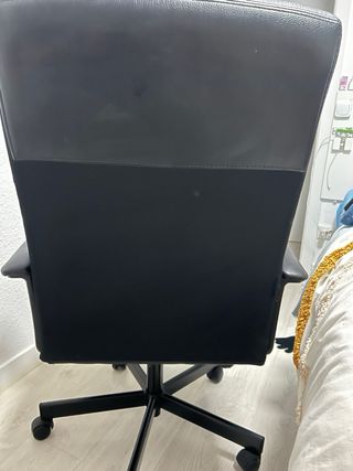 Silla de oficina negra