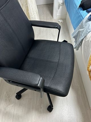Silla de oficina negra