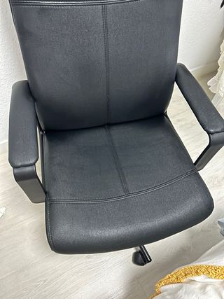 Silla de oficina negra
