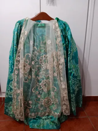 Trage de Fallera verde con encaje