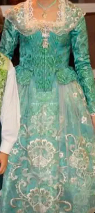 Trage de Fallera verde con encaje