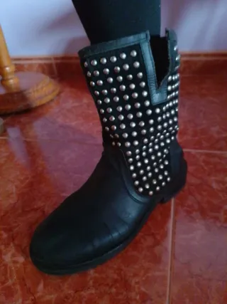 Botas cuero y ante con tachuelas