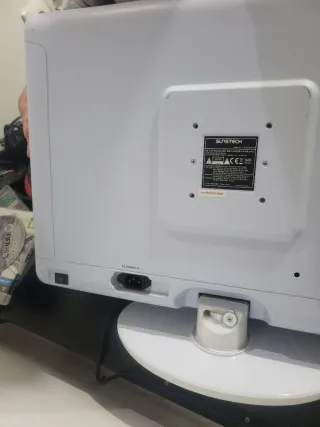 Televisor Blanco y Gris hdmi