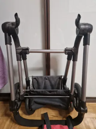 Carrito de muñecas convertible capazo -sillita.