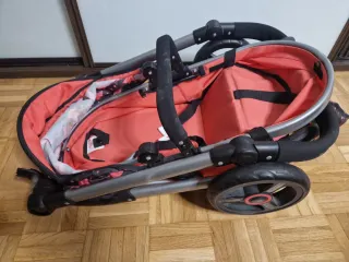 Carrito de muñecas convertible capazo -sillita.