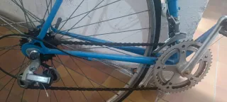 Bicicleta azul y blanca