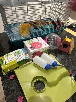 Jaula para hámster con accesorios