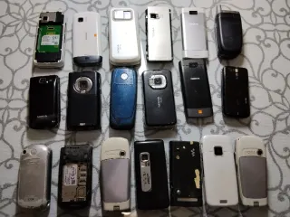 Lote 19 móviles: Nokia, Samsung, Motorola, Sony