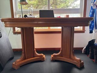Mesa de comedor de madera