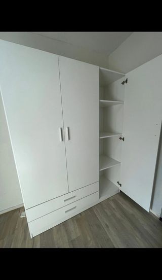 Armario blanco de madera